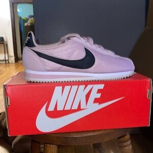 Wmns Classic Cortez Nylon